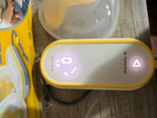 Sacaleches Medela Freestyle Hands Free y 3 botes