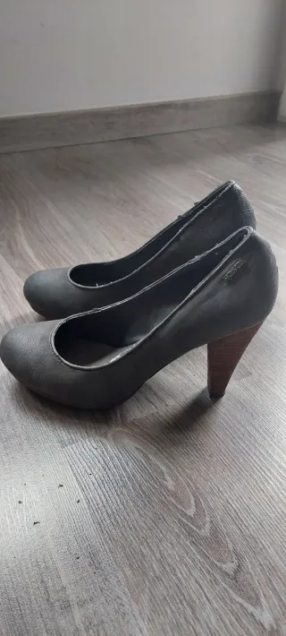 Zapatos de tacón grises Hoyvoy 10cm