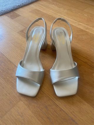 Sandalias Camila's tacón beige/dorado