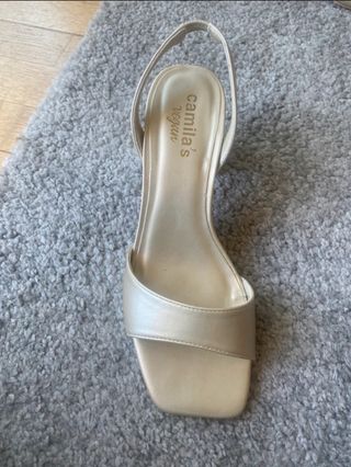 Sandalias Camila's tacón beige/dorado