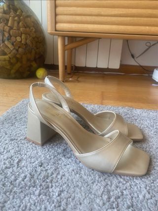 Sandalias Camila's tacón beige/dorado