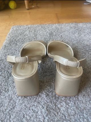 Sandalias Camila's tacón beige/dorado