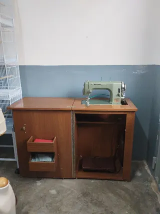 Máquina de coser Refrey