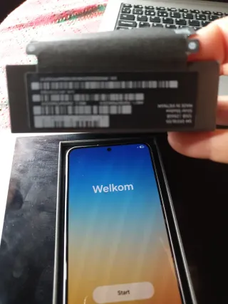 Samsung Galaxy S25 solo abierto sin usar