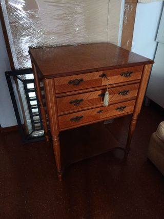 Cubertero antiguo sin cubertería