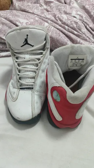 Zapatillas Jordan Blancas y Rojas