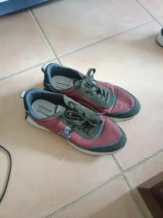 Zapatillas Scalpers verdes y burdeos