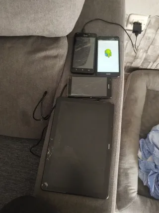 Lote 3 móviles y 1 tablet Huawei/Sony