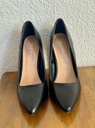 Tacones negros punta fina nuevos