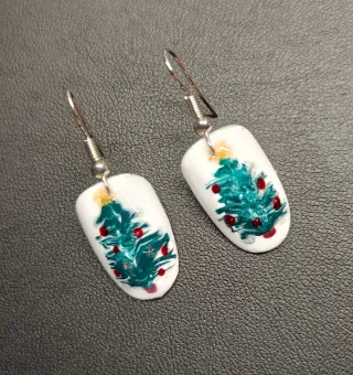 Pendientes artesanales a partir de uñas sintética