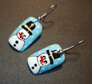 Pendientes artesanales a partir de uñas sintética