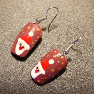 Pendientes artesanales a partir de uñas sintética