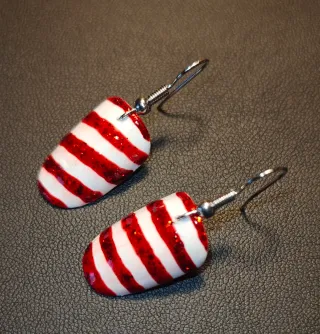Pendientes artesanales a partir de uñas sintética