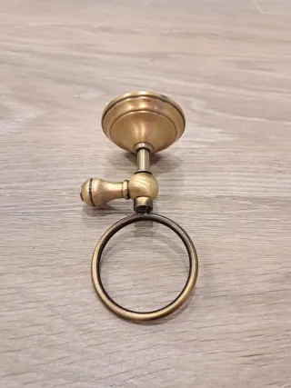 Soporte para dosificador de jabón en bronce