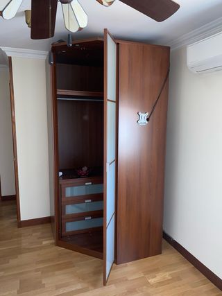 Mobile guardaroba ad angolo