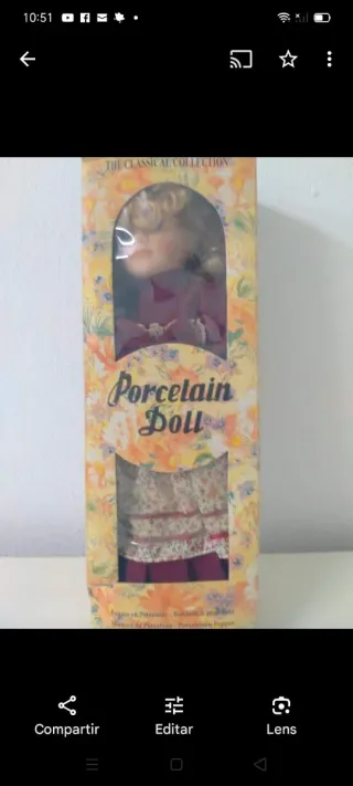 Bambole in porcellana e set da tè