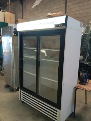 Vitrina expositora refrigerada doble puerta