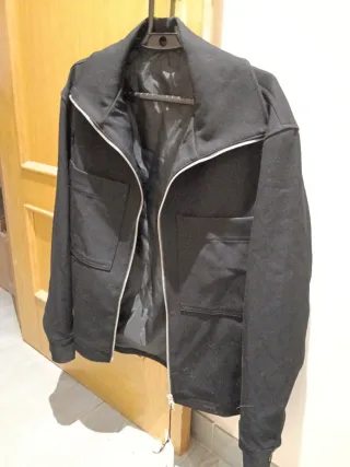 Zara Sobrecamisa Boxy Fit Cremallera Negra | NUEVA