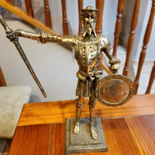 Figura Bronce Quijote Lanza Escudo