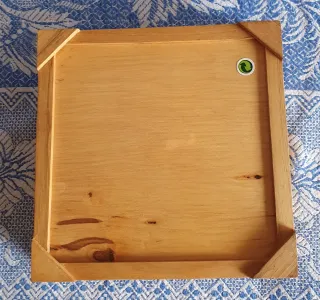 Preciosa caja madera de pino con tapa de cristal