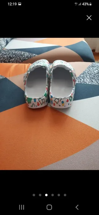 Zuecos sanitarios talla 39