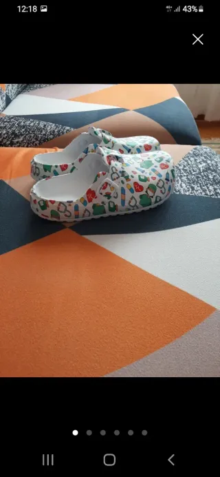 Zuecos sanitarios talla 39