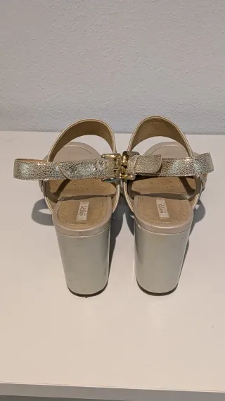 Sandalias Geox Doradas T37 Tacón Ancho