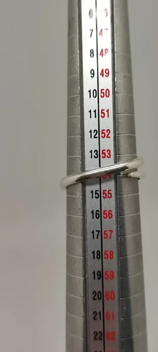 Anillo ajustable de plata y jade.