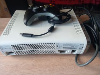 Xbox 360 Blanca + Mando y Fuente