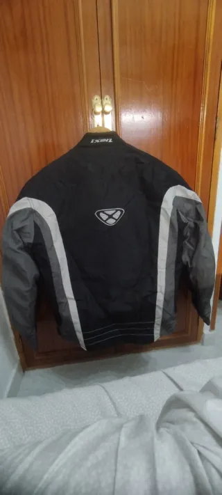 Chaqueta de moto IXON negra