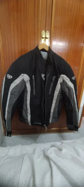 Chaqueta de moto IXON negra