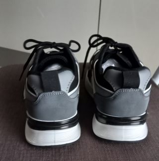 Scarpe da ginnastica nuove