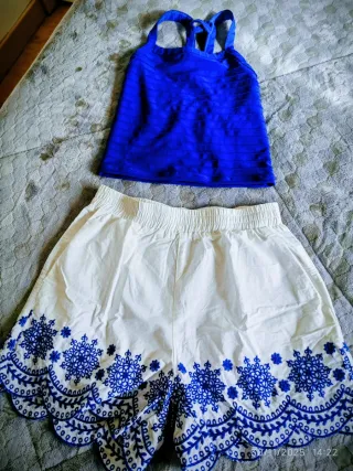 Conjunto Top Azul y Shorts Blancos Bordados
