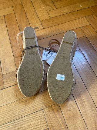 Sandalias Sfera Beige Cuña