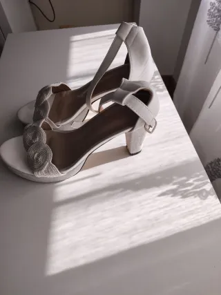 Elegantes Sandalias Blancas