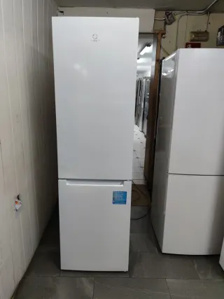 Nevera Indesit 200x60cm A+ no Frost con Garantia