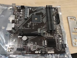 Gigabyte B550M K Placa Base
