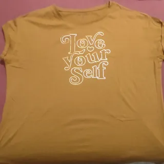 Camiseta Love Yourself verde oliva Talla L