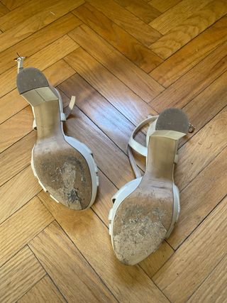 Sandalias de tacón blancas