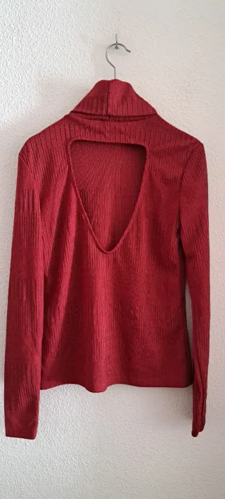 Camiseta Zara cuello alto roja