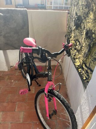 Bicicleta infantil rosa y negra
