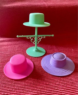 3 cappelli Barbie anni '80 con espositore