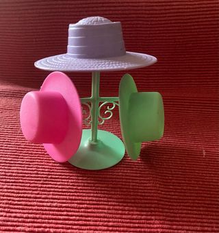 3 cappelli Barbie anni '80 con espositore
