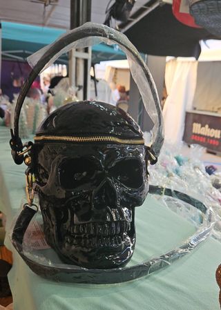 Bolso Calavera Negro Charol