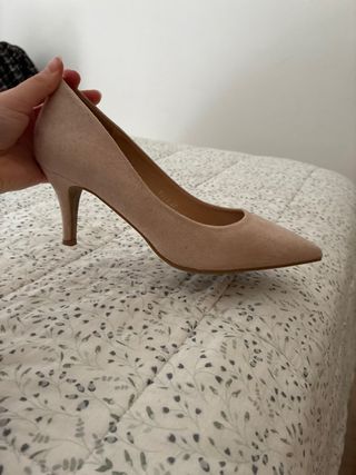 Zapatos de tacón beige y rosa