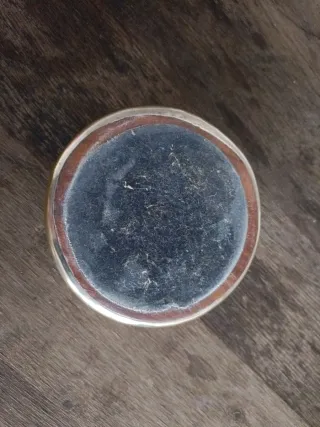 Sotabotellas antiguo con diseño floral