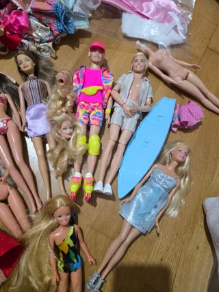 Conjunto di bambole Barbie e vestiti