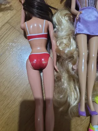 Conjunto di bambole Barbie e vestiti