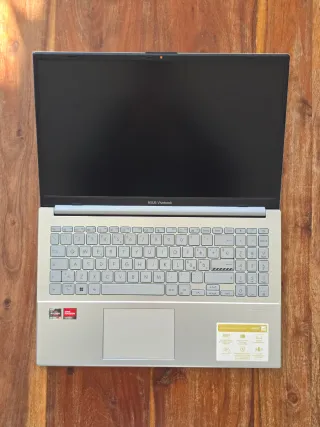 Asus Vivobook Go 15.6 E1504F Argento