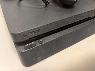 PS4 Slim 1TB con mando y cables